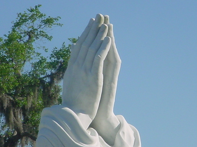 Praying Hands Praying Hands Statue In Restlawn Memorial Ga Flickr