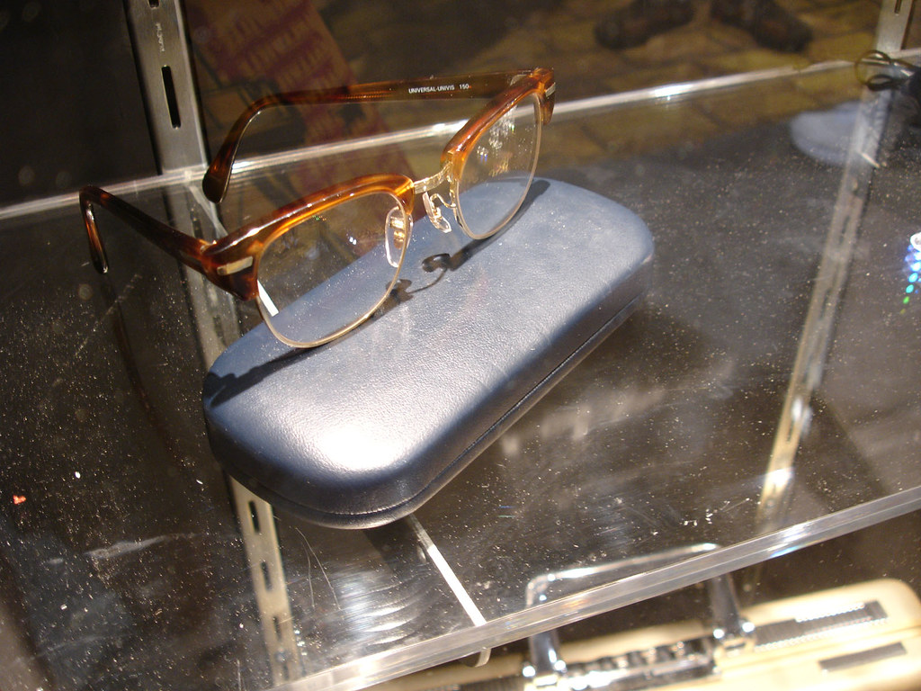 Horn Rimmed Glasses worn by Noah Bennet at the Heroes boot… Flickr