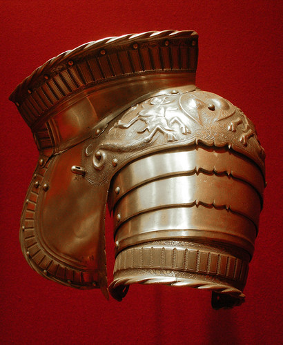 Pauldron | 16th century pauldron (shoulder plate) from the A… | Flickr