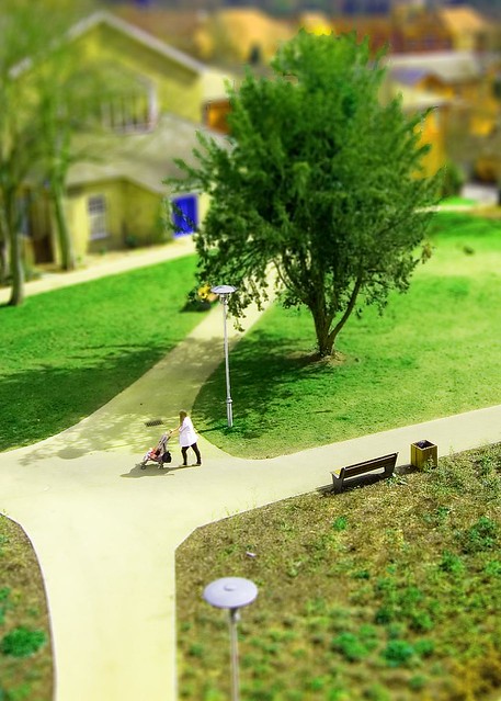Second stab at faking the tilt and shift model effect
