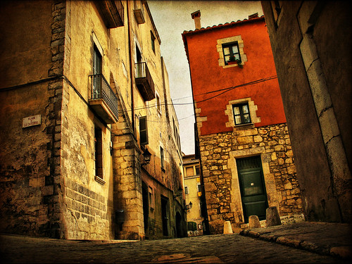 Streets of Girona (XVI) by ToniVC