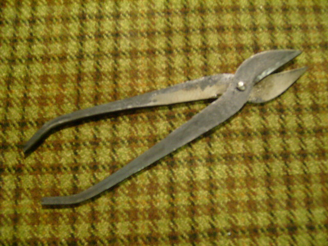 Curved handle shears