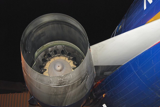 Boeing 717 / MD95, Midwest. Port engine exhaust