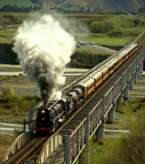 steam train on Dashwood bridge