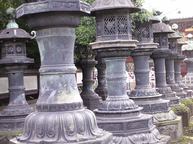 50 bronze lanterns