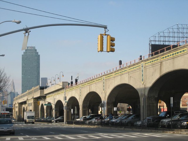 Concrete viaducts of the 7 train
