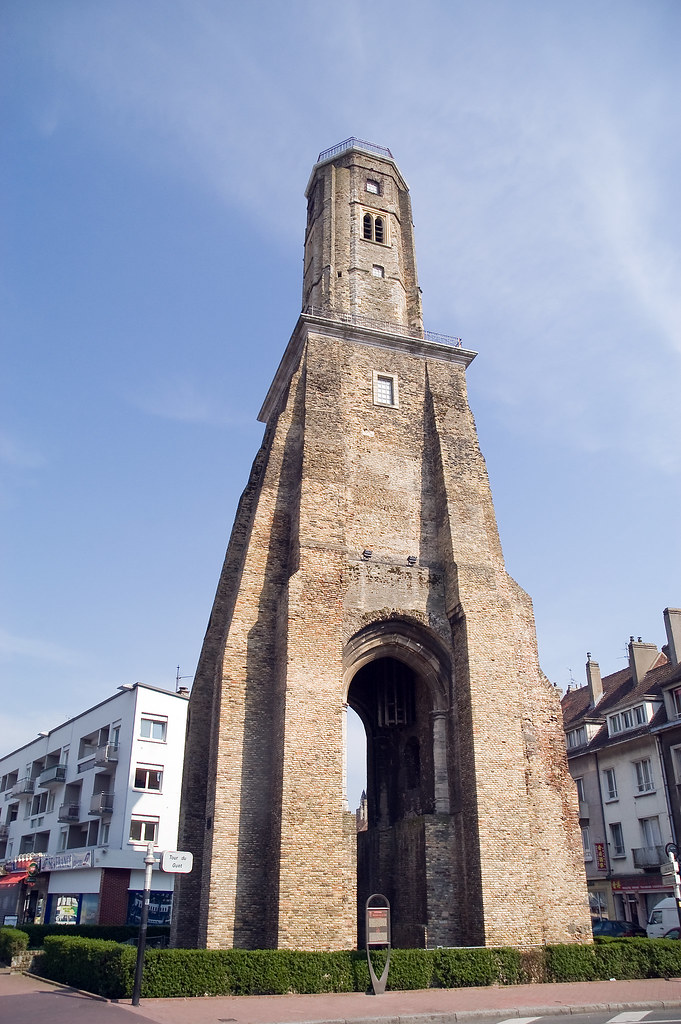 Calais | La tour du Guet sur la place d'armes The tower of t… | Flickr