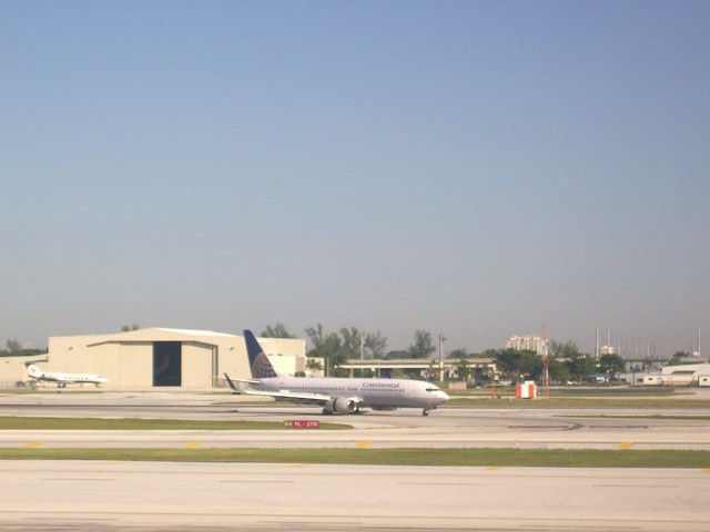 Continental 737 at Fort Lauderdale