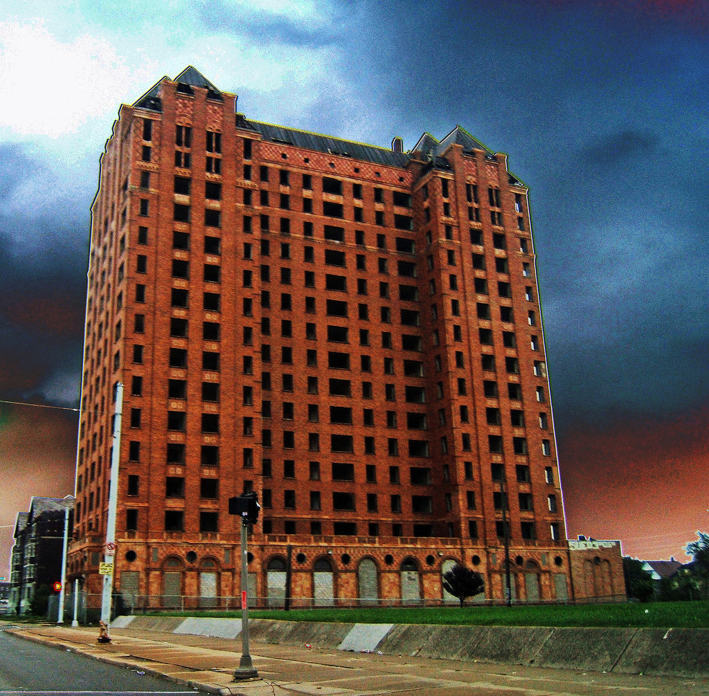 Abandoned Lee Plaza Hotel - Detroit | The Lee Plaza sadly si… | Flickr