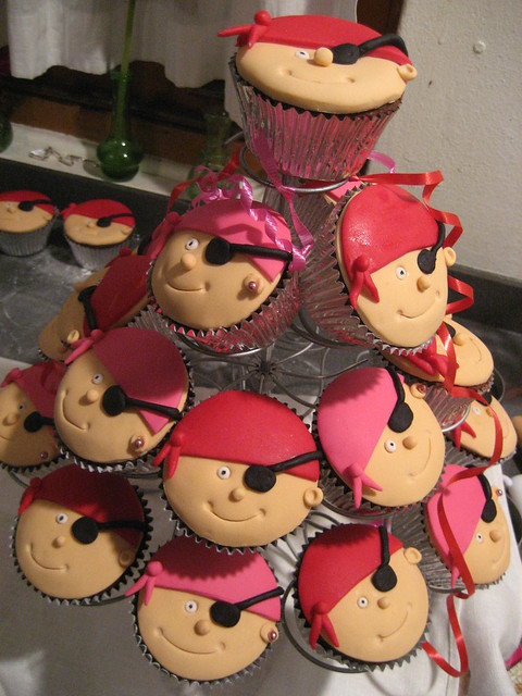 Boy and Girl Pirate Cupcakes