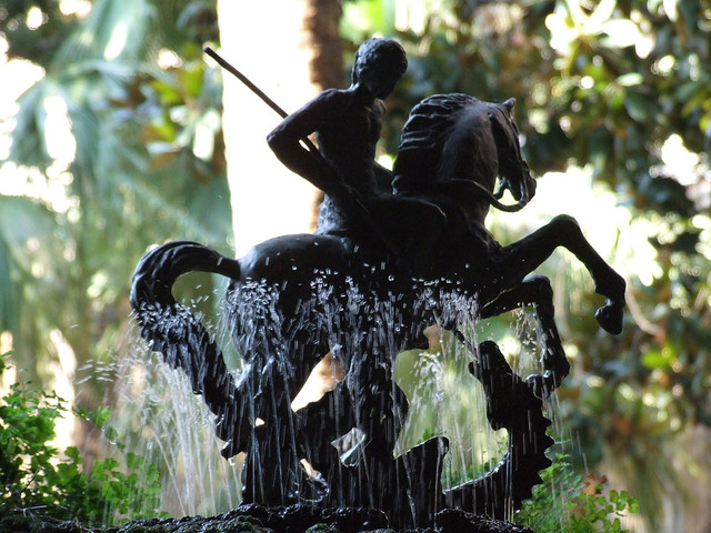 San Jorge y el Dragón | Escultura de San Jorge luchando cont… | Flickr