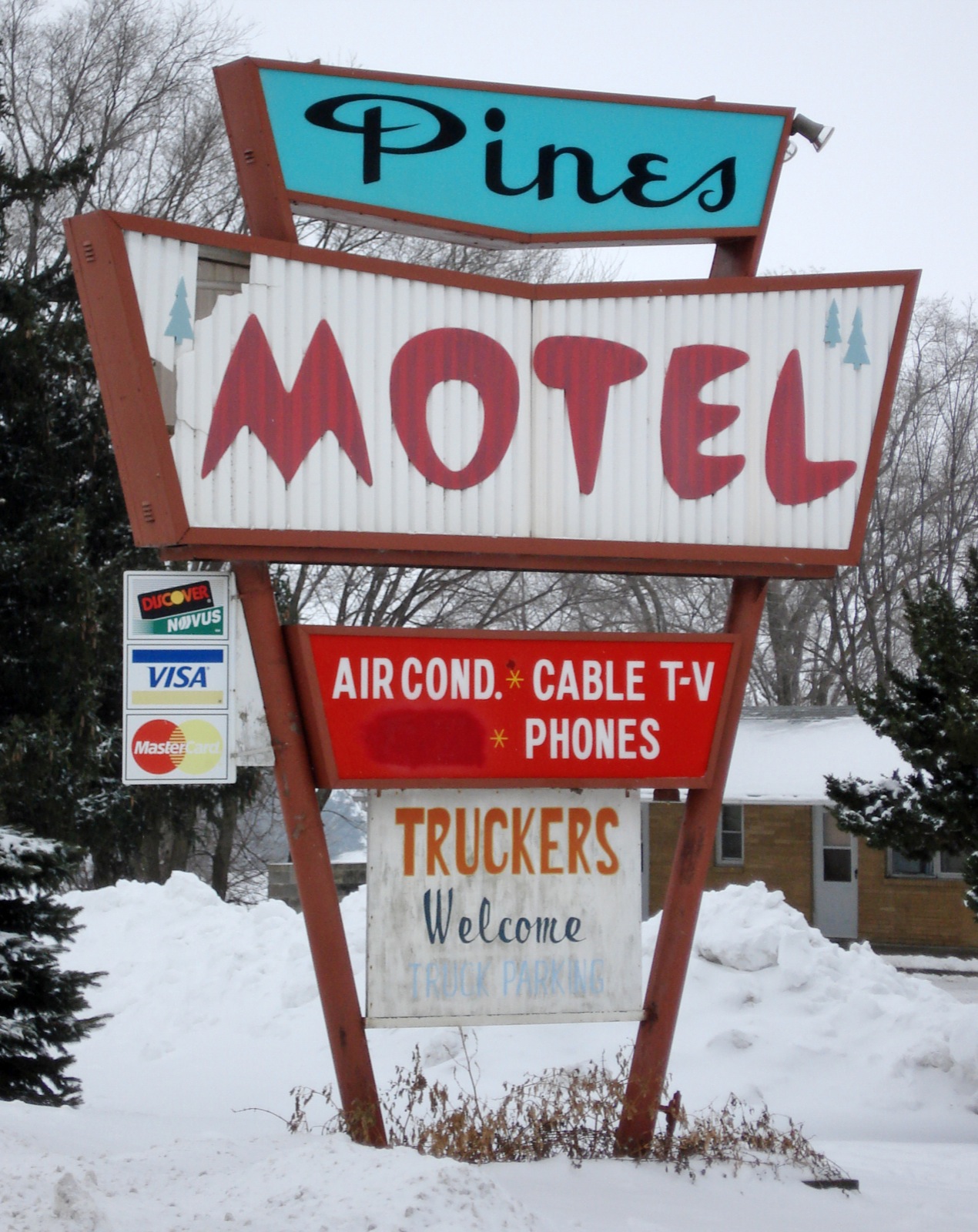 Pines Motel - 12458 U.S. 18, Postville, Iowa U.S.A. - December 29, 2007
