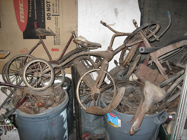 San DIego/Pacific Beach/Vintage & Rusty Bikes & Trikes/1344 Garnet/LP