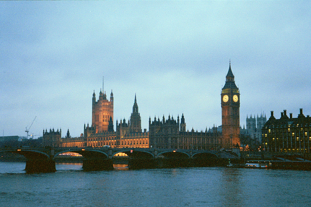 Leave for london. Картина на тему Лондон. Сунак Великобритания фото. Англия Планета. Какая картина находится в Лондоне.