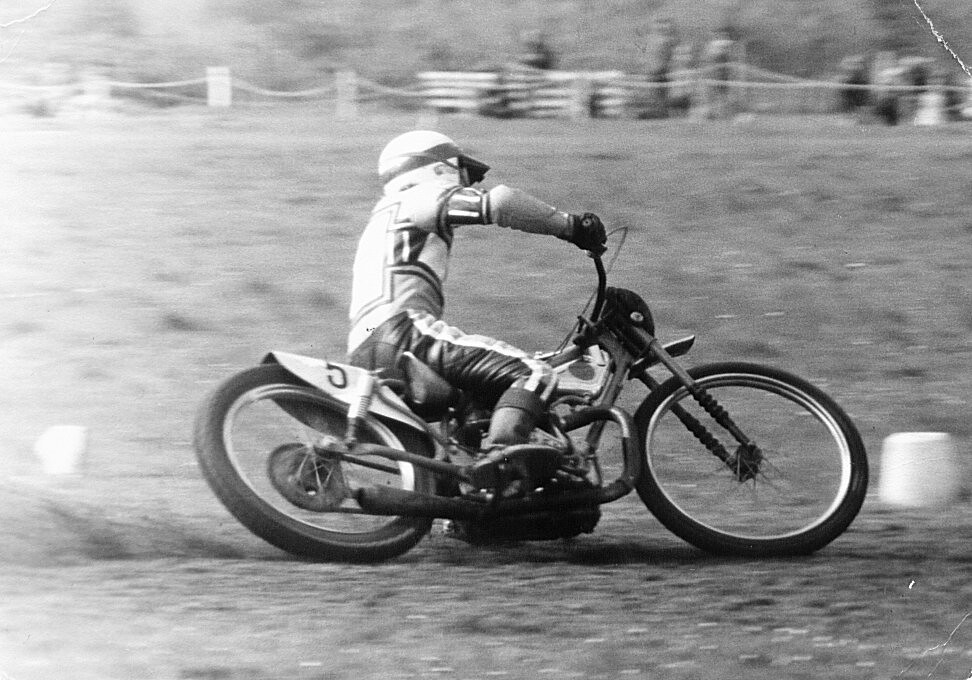 GRASS TRACK RACING / LATE 70s SCANNED PHOTOS TAKEN WITH A ZENIT E | Flickr