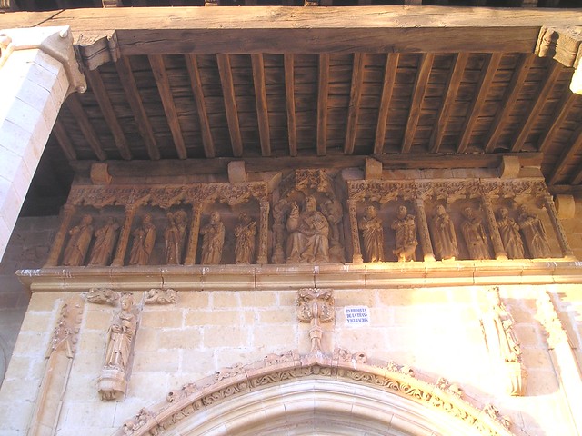 Traspeña de la Peña (Palencia). Iglesia de la Transfiguración. Pantócrator y apostolado
