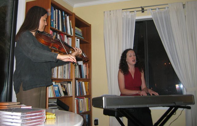 Amie Penwell | Violinist Margot Holtzman accompanies Amie fo… | Flickr