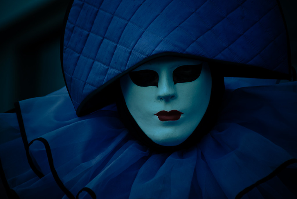 Deep blue: Masquerade by manganite