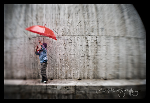 red summer vacation holiday monument rain amsterdam lensbaby umbrella europe place time right fate d3 polaris prb impressedbeauty flickrgolfclub crushaholic d3amsterdamparis