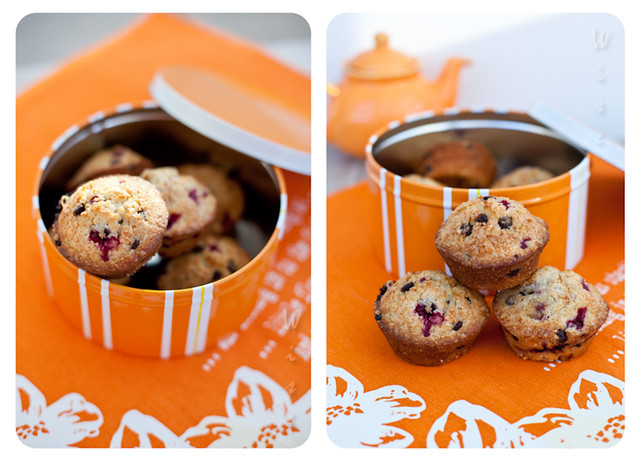 muffins with cranberries and chocolate