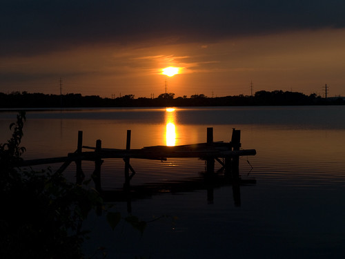 Sinking by Eric W. Hodel, Sunset over one of the city lakes.
<a href="http://bighugelabs.com/flickr/onblack.php?id=2786229589&