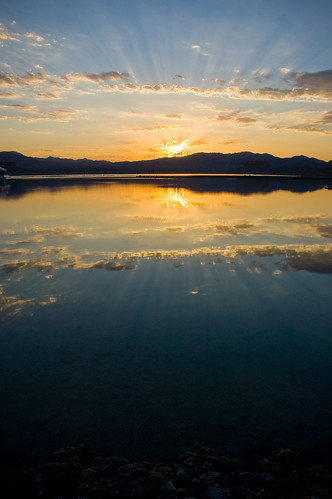 vacation arizona lake reflection clouds sunrise landscape utah desert vivid lakemead rays templebar