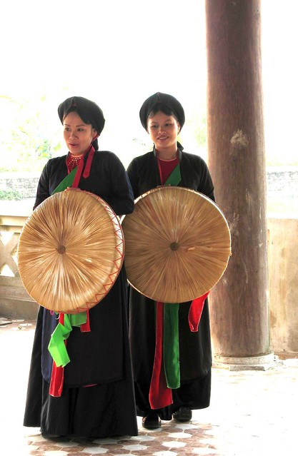 Vietnamese folk singers