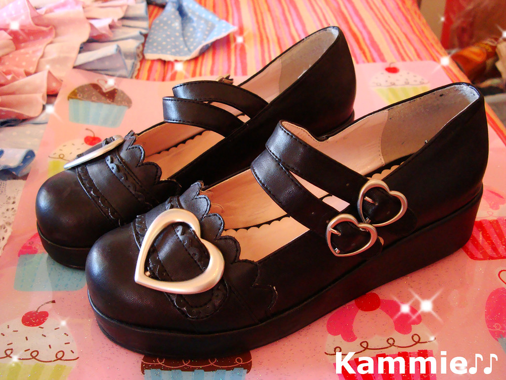 Black Heart Buckle Shoes | Kammie Pom | Flickr