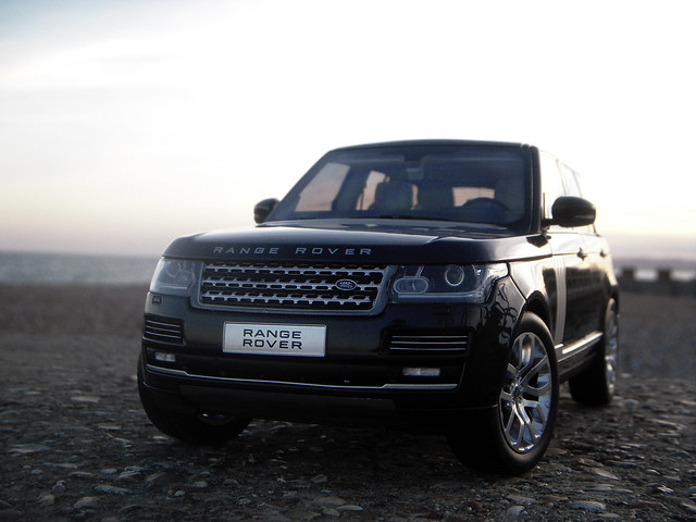 2014 Land Rover Range Rover Autobiography (L405) 1:18 Diecast by Welly GT Autos