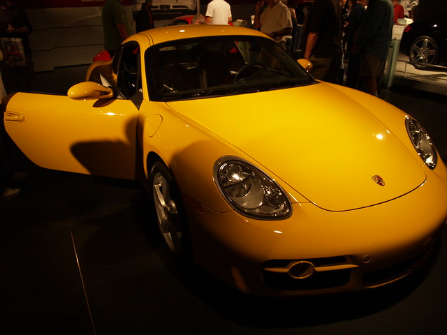 2007 Los Angeles Auto Show. Cayman in yellow.