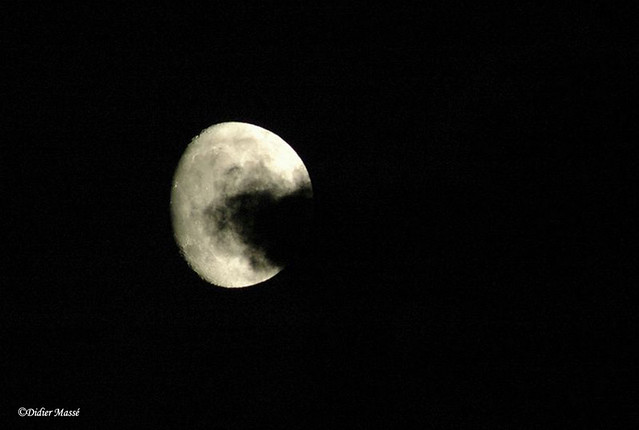 La lune dévorant les nuages