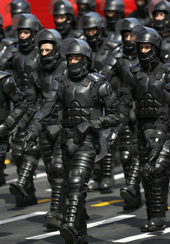 Peruvian Riot Armor Peruvian Riot Armor | Peruvian anti-riot police officers par… | Flickr