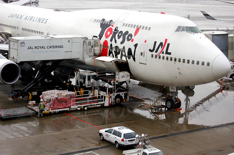JAL loading luggages,Narita airport