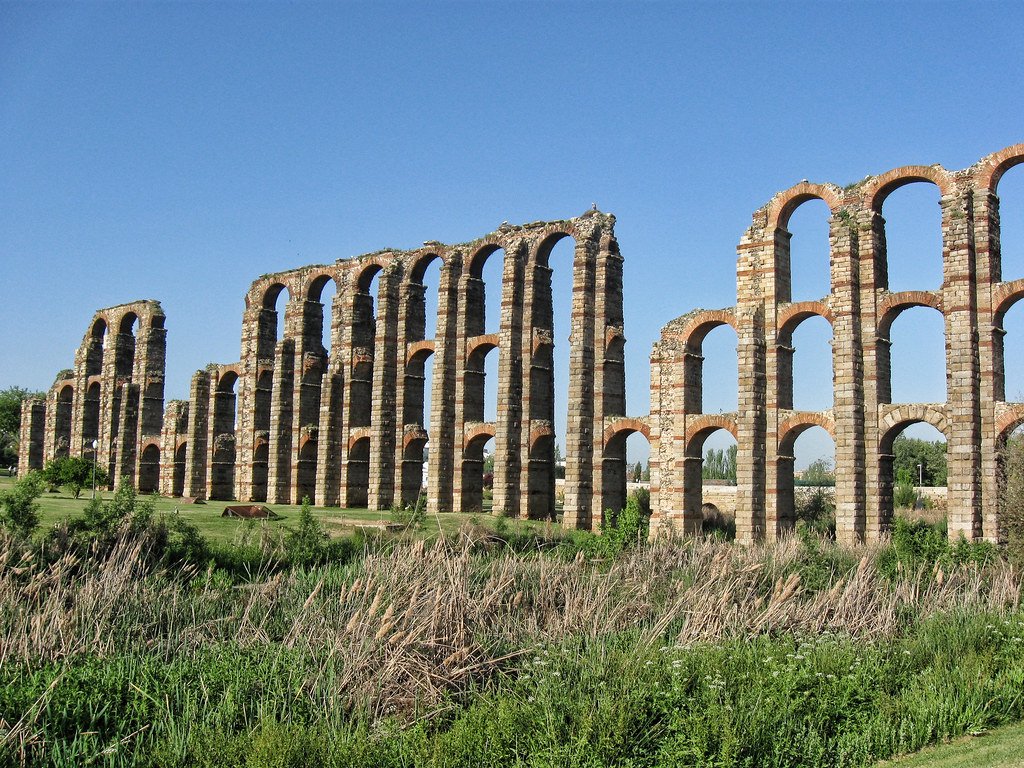 Los Milagros Aqueduct in Merida