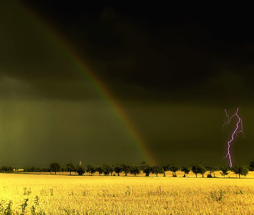 Thunder and rainbow! by B℮n