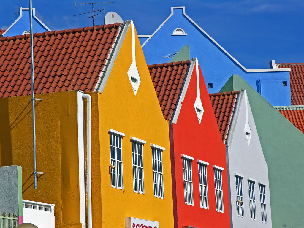 colors in Willemstad by Zé Eduardo...