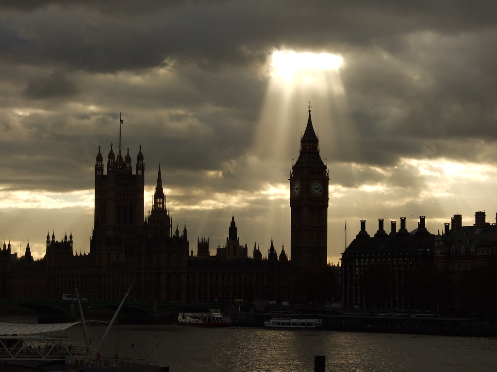 Sun raining down on Big Ben | Not sure how I got the camera … | Flickr