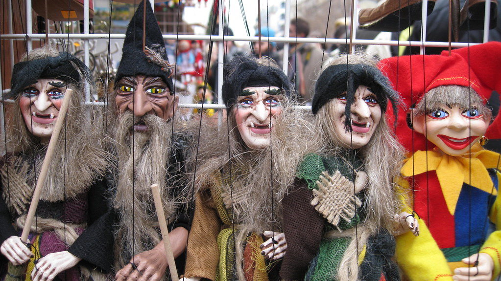 String Puppet Society String puppets, St Wencelas Square, Prague - a photo on Flickriver