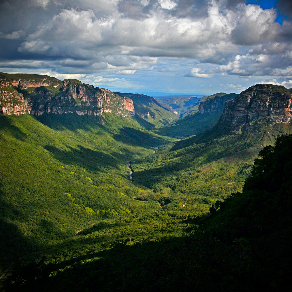 Рельеф природы южной америки. Шапада-Диамантина (национальный парк). Шапада Диамантина Бразилия. Горы Бразилии Шапады. Водопады национального парка Шапада Диамантина Бразилия.