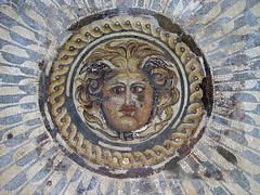 119. Museu de Ptolemaida. Mosaic amb cap de Medusa