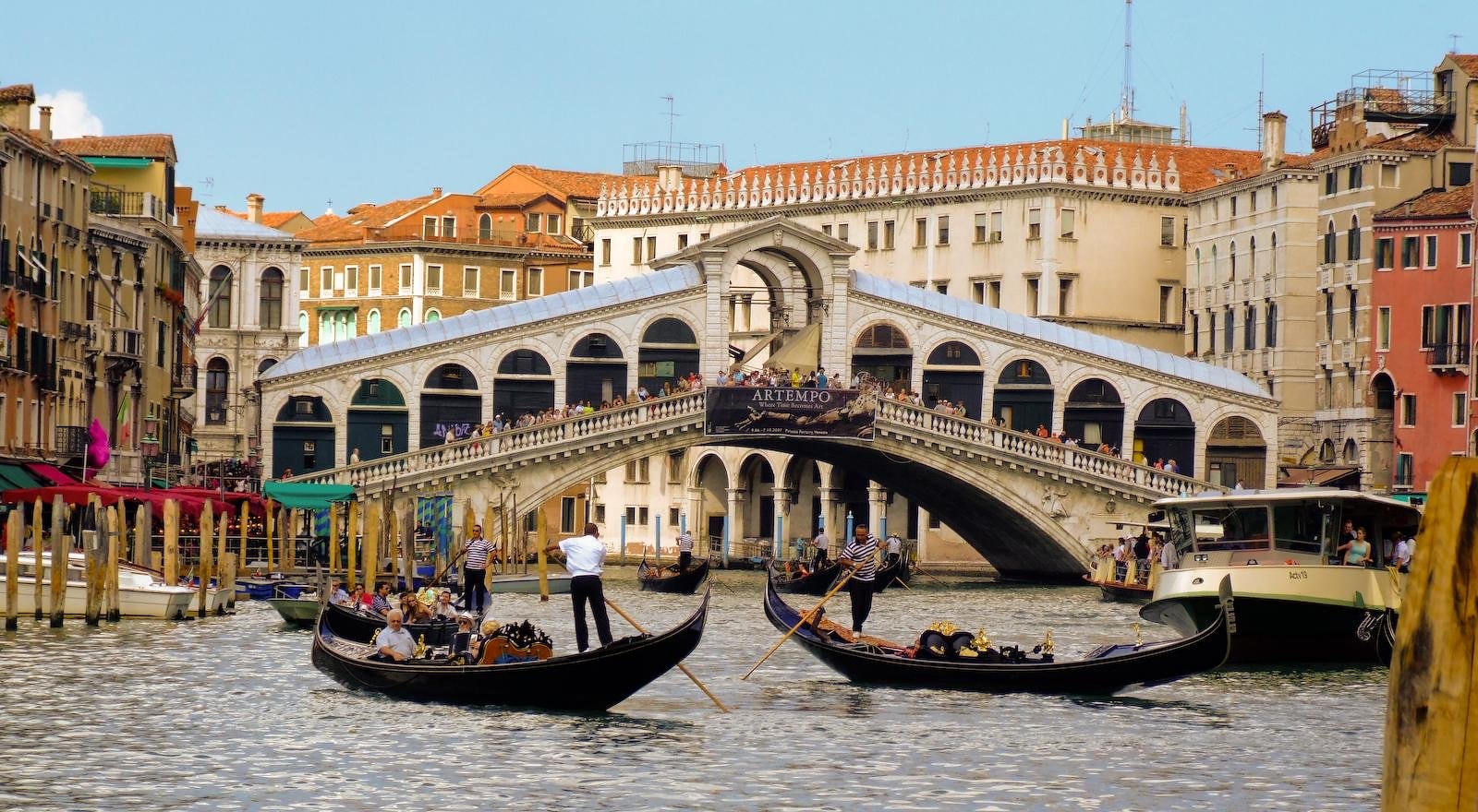 Rialto bridge in Venice, Italy