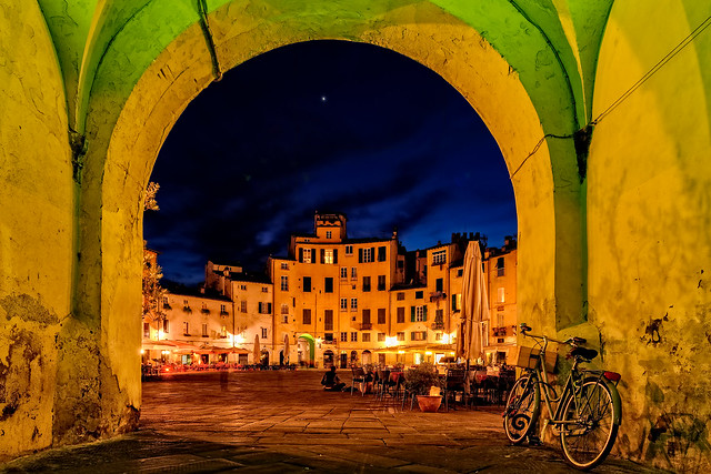 Lucca Piazza Dell'Anfiteatro Revisited-1