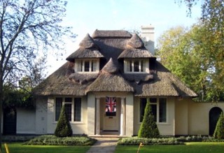 Thatched Cottage With Union Jacket Time Out walk Gerrards Cross to Cookham.