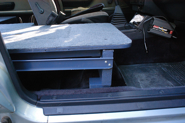 BED SYSTEM 2: Front end of carpeted plywood floor (2395)... 20050525