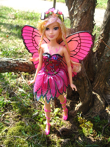 Barbie: Mariposa Dress Up
