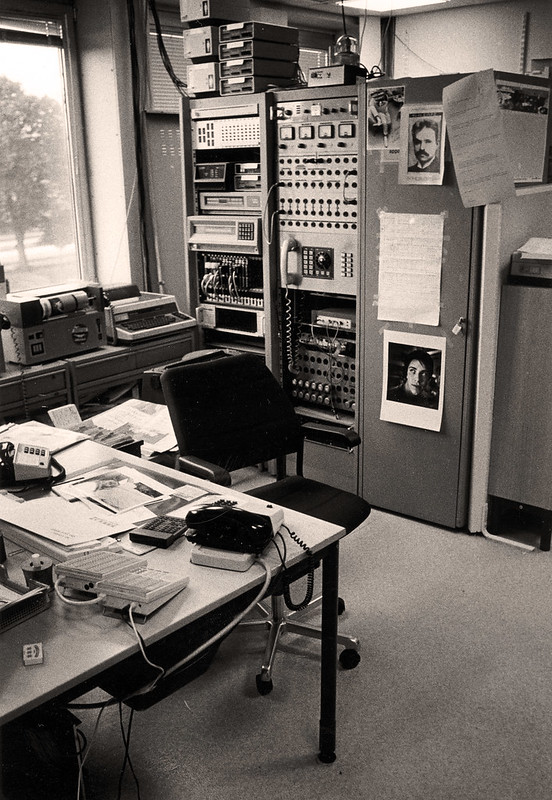 Picture desk 1986