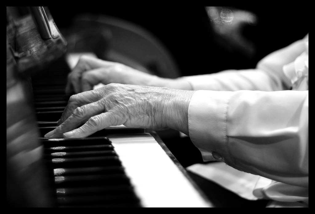 Old hands playing the piano