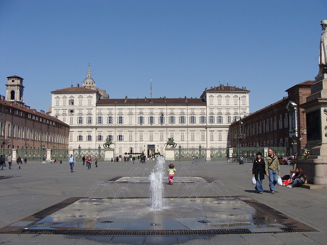 Piazza Castello: fontane e Palazzo Reale  -  Castello Square: fountains and the Royal Palace