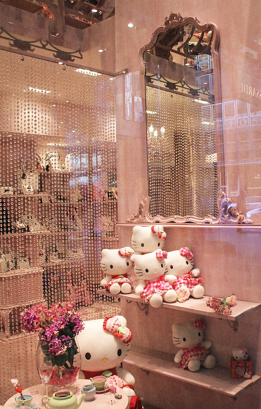 Hello Kitty Store San Babila Milano - Shop Window - Kitty …