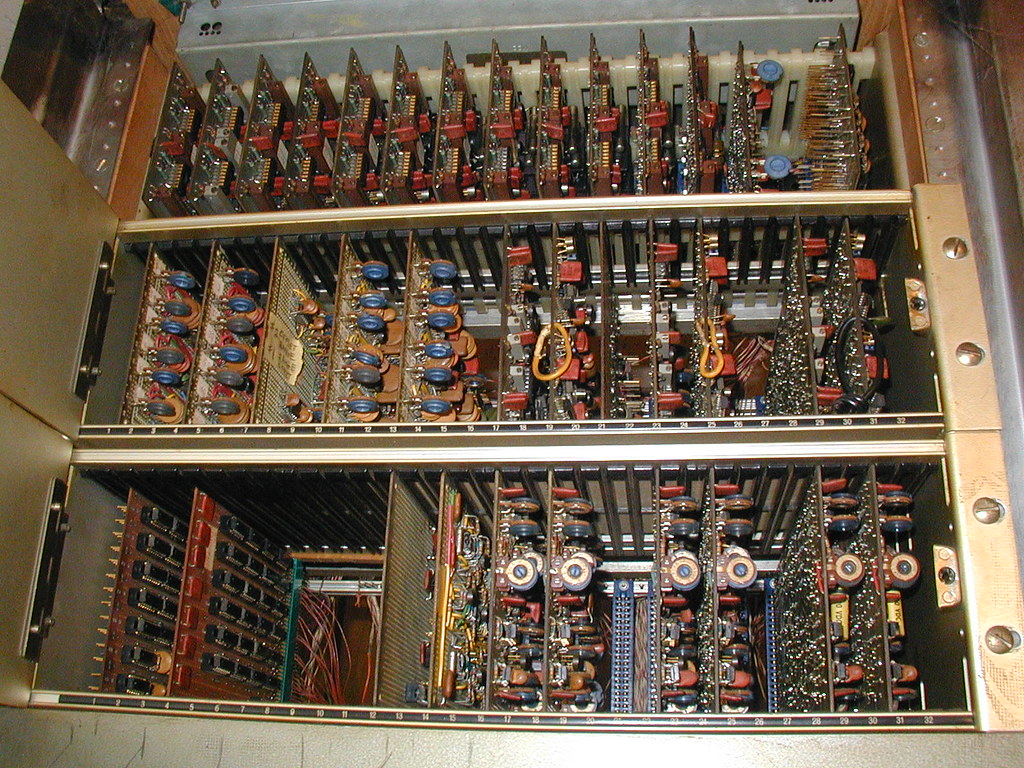 PA040066 | 1/2 of the analog section. Top rack contains 12 t… | Flickr